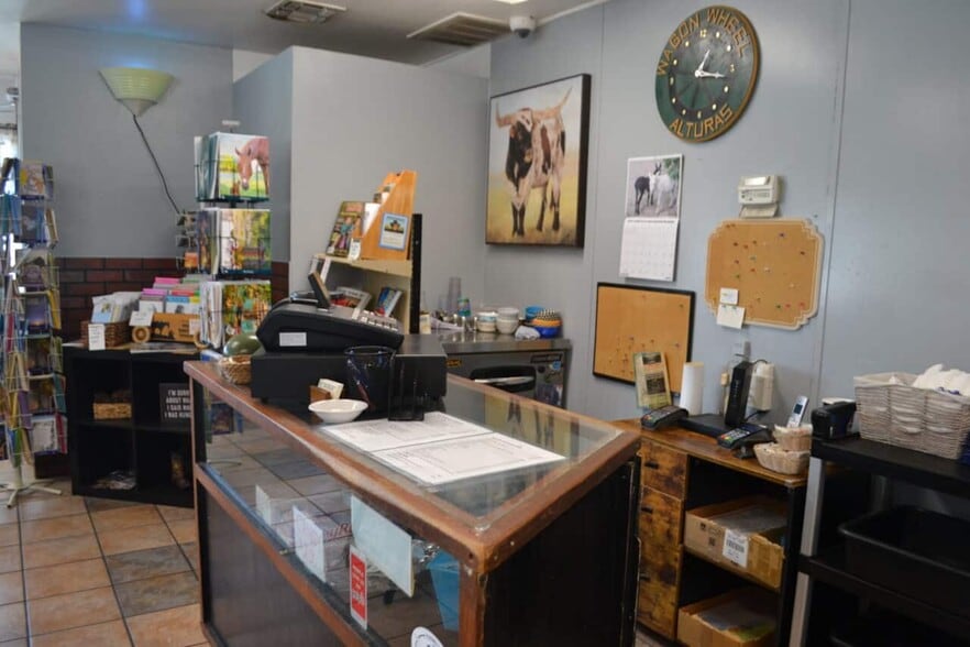 More Photos Of 308 W 12th St, Alturas Hotel For Sale