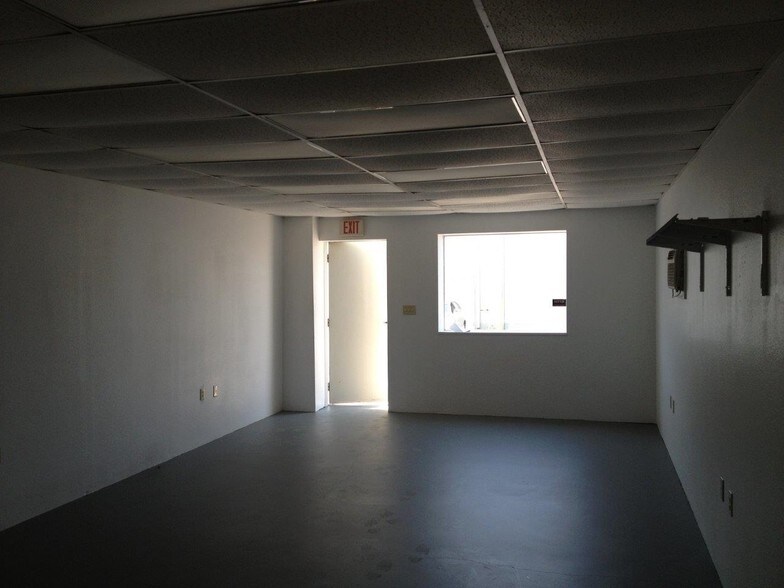 More Photos Of 850-900 Blue Mound Rd W, Haslet Light Manufacturing For Lease