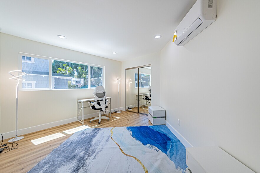 More Photos Of 5633 La Mirada Ave, Los Angeles Apartments For Sale