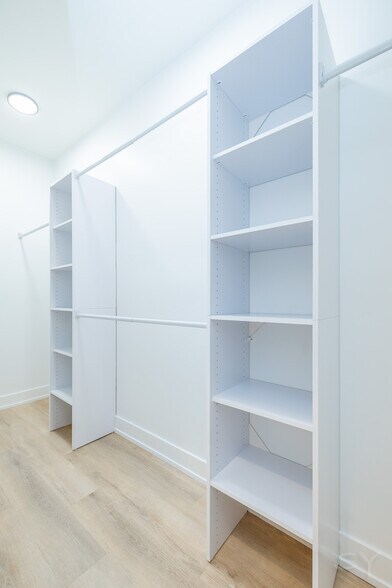 More Photos Of 6050 Eberhart ave, Chicago Apartments For Sale