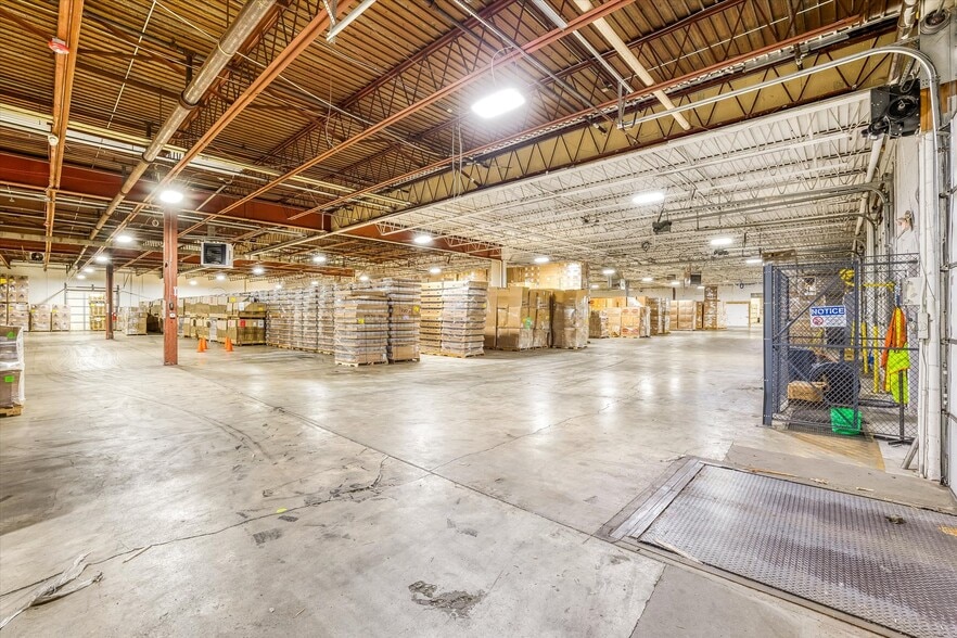 More Photos Of 130-150 Eva St, Saint Paul Warehouse For Sale