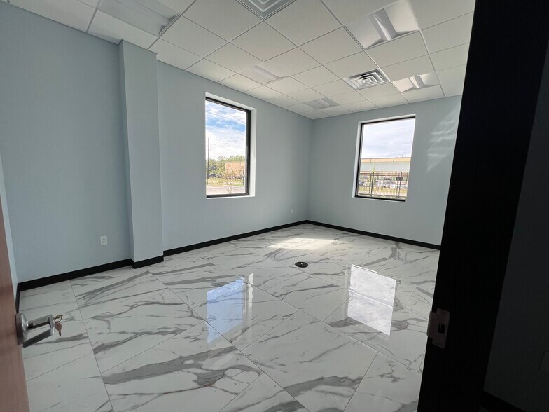 More Photos Of 18630 Intercontinental Crossing Dr, Houston Warehouse For Lease