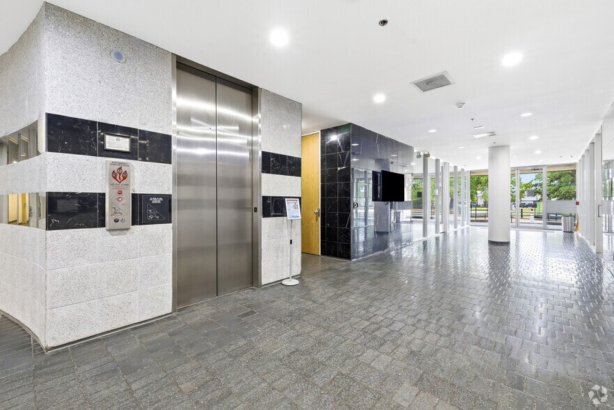 More Photos Of 15425 North Fwy, Houston Office For Lease