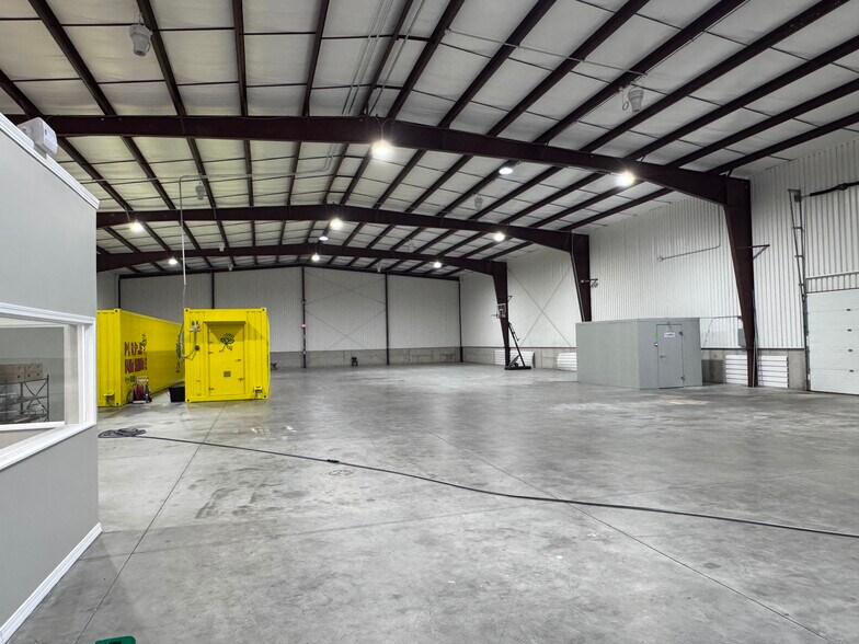 More Photos Of 3217 Profit, Fairfield Warehouse For Lease