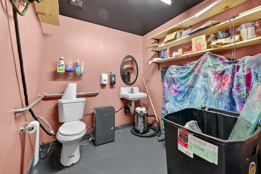 More Photos Of 1780 S Nova Rd, Daytona Beach General Retail For Sale