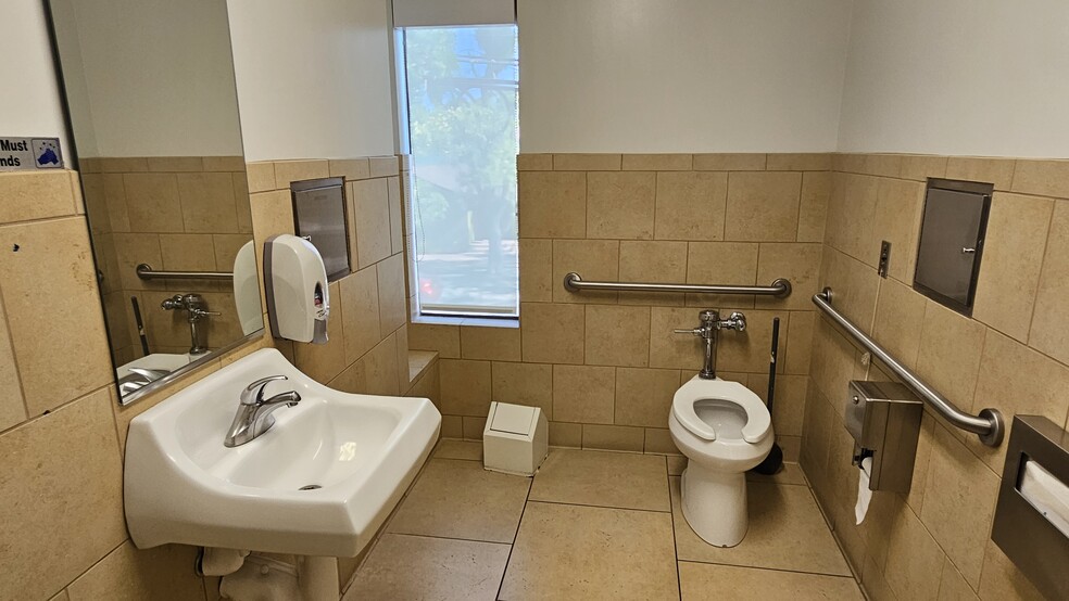 More Photos Of 1540 Florida Ave, Modesto Medical For Lease