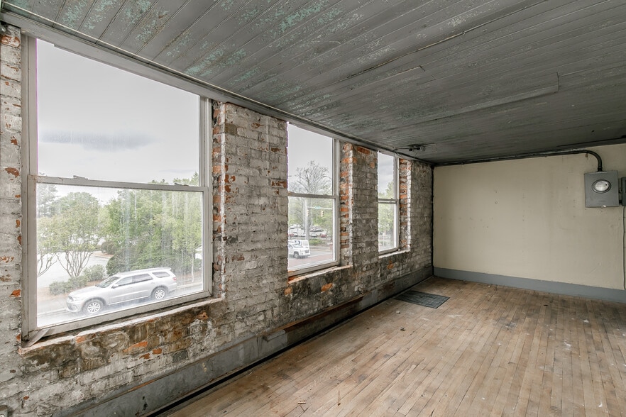 More Photos Of 131 W Davis St, Burlington Storefront Retail Office For Lease