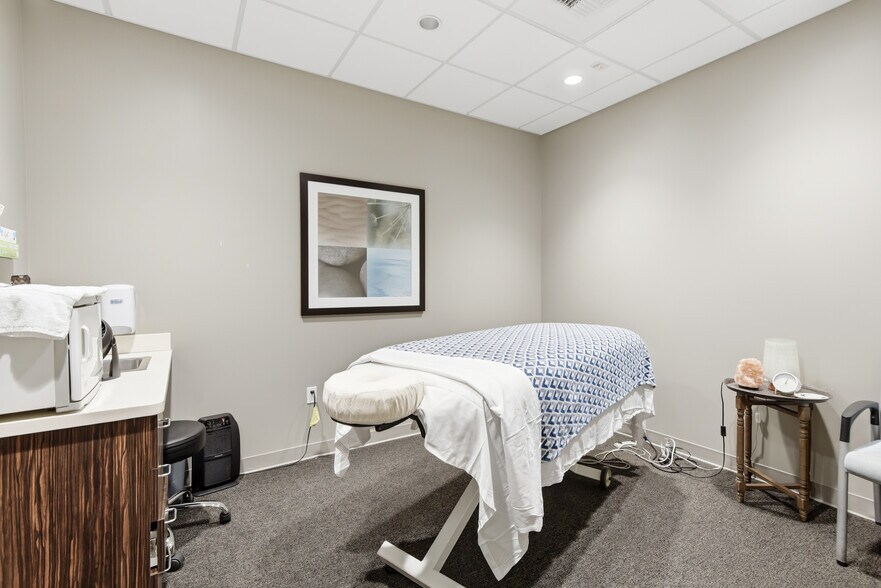 More Photos Of 24525 Town Center Dr, Valencia Parking Garage For Sale