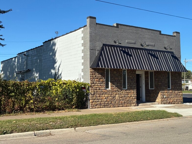 More Photos Of 10118 Eagle St, Dearborn Industrial For Sale