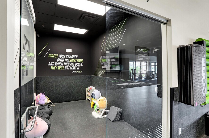 More Photos Of 14165 Cabela Pky, Noblesville Storefront For Lease