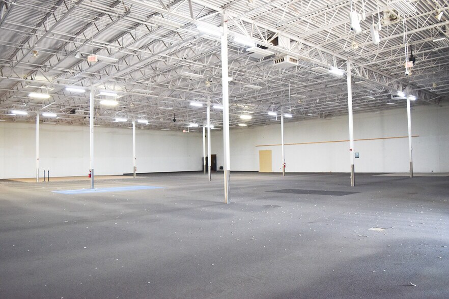 More Photos Of 5916 W Loop 289, Lubbock Freestanding For Lease