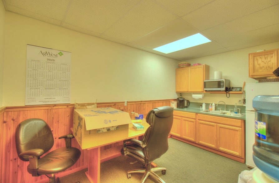 More Photos Of 29820 Ellensburg Ave, Gold Beach Office For Sale