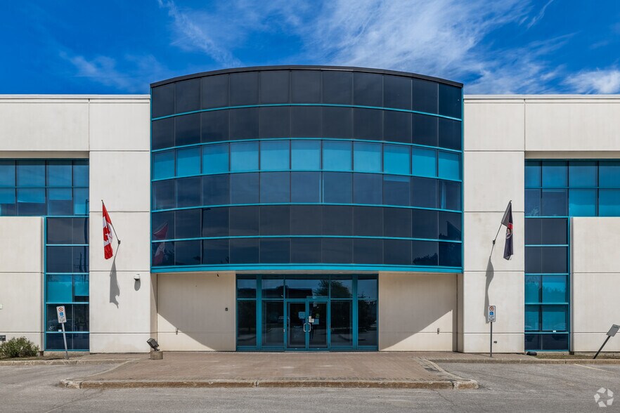 More Photos Of 400 Hunt Club Rd, Ottawa Distribution For Lease