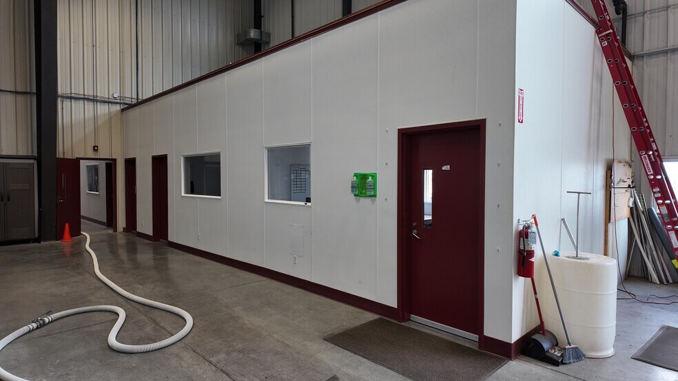 More Photos Of 8111 Keene Rd, West Richland Manufacturing For Sale