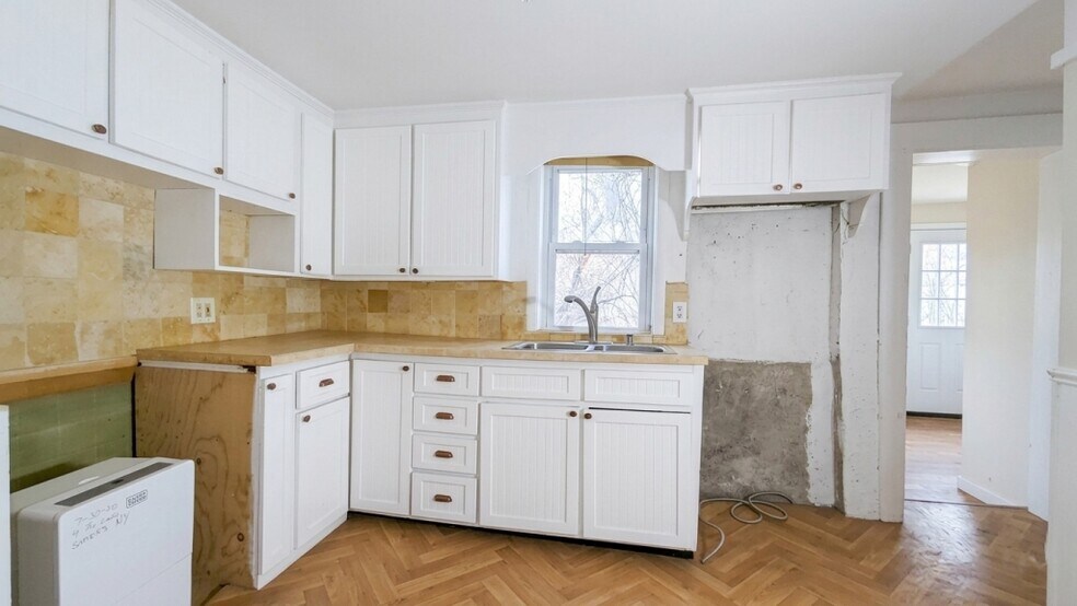 More Photos Of 4 The Lane, Somers Township Office For Sale