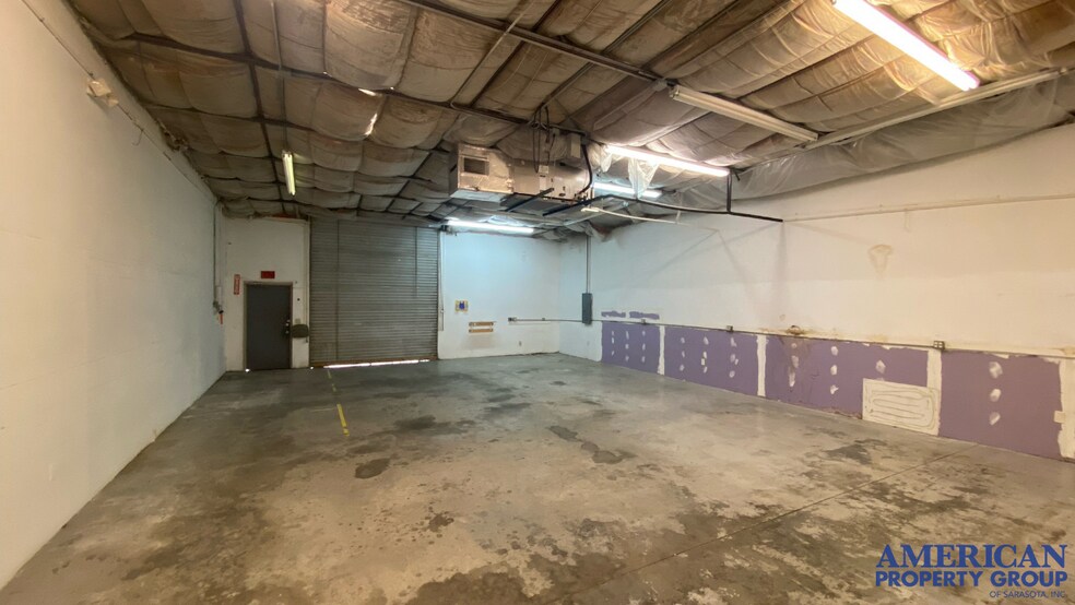 More Photos Of 6111-6121 Clark Center Ave, Sarasota Showroom For Lease