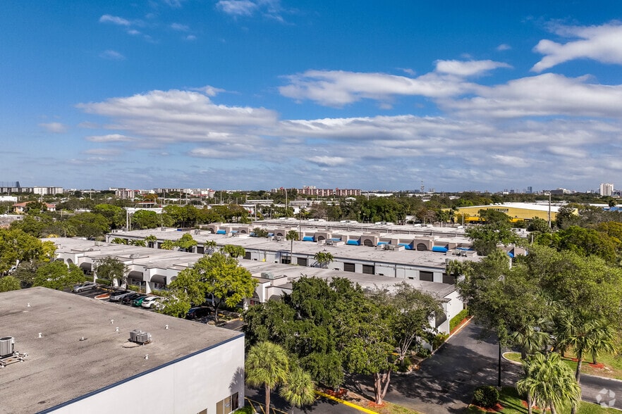 More Photos Of 6555 Powerline Rd, Fort Lauderdale Unknown For Lease