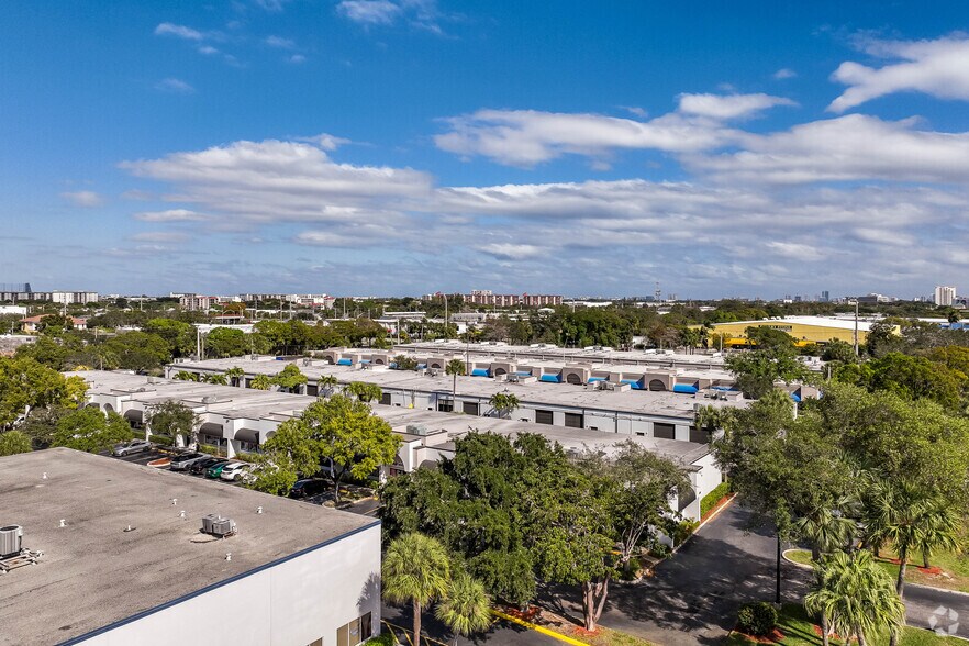 More Photos Of 6555 Powerline Rd, Fort Lauderdale Unknown For Lease