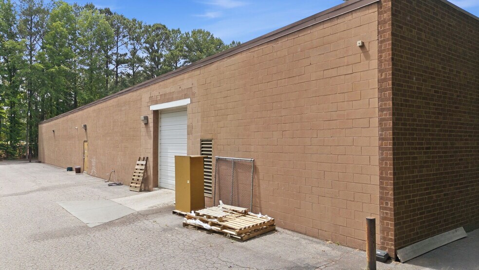 More Photos Of 2720 Discovery Dr, Raleigh Flex For Lease