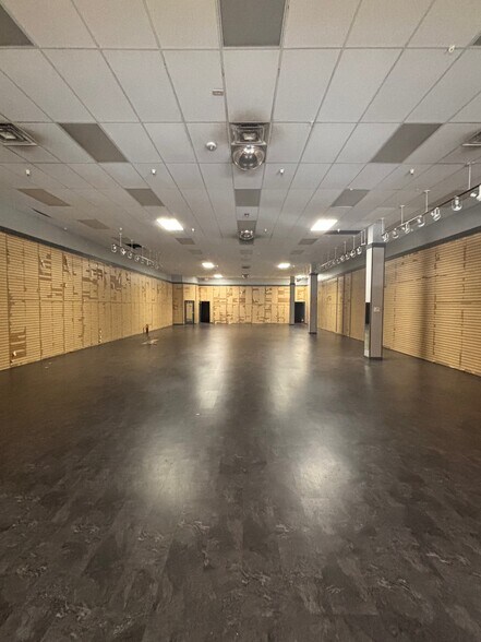 More Photos Of 966 Big a Rd, Toccoa General Retail For Lease