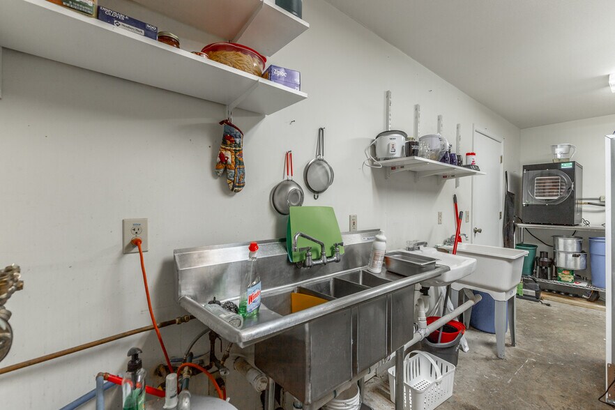 More Photos Of 15781 Rankin Ave, Dunlap Freestanding For Sale