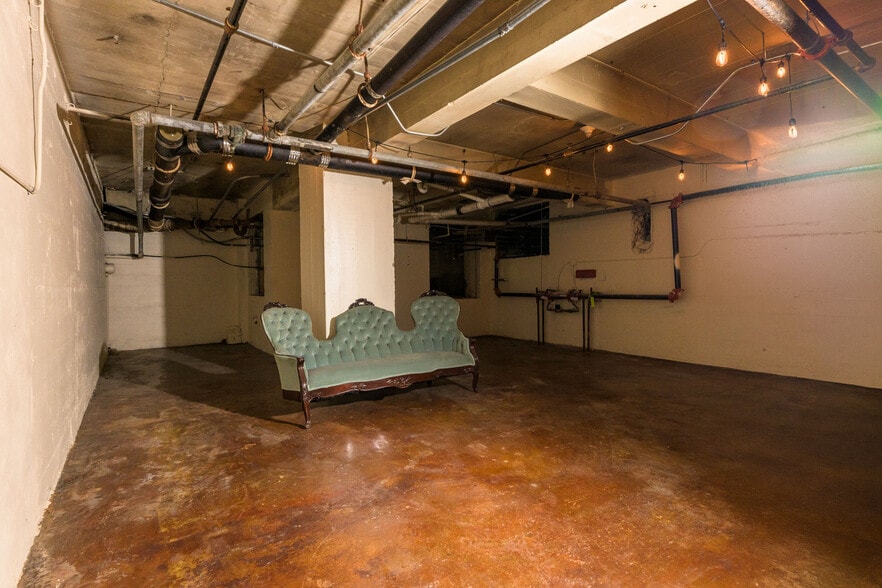 More Photos Of 255 Broad St., Kingsport General Retail For Sale
