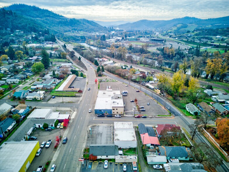 More Photos Of 1560 SE Stephens St, Roseburg Freestanding For Sale
