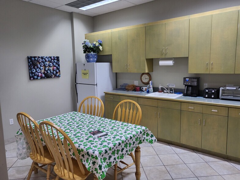 More Photos Of 27951 Smyth Dr, Valencia Office For Sale