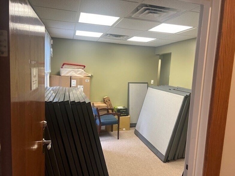 More Photos Of 92 Faunce Corner Rd, Dartmouth Office For Sale