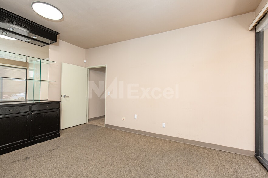 More Photos Of 3510 Cavaretta Ct, Las Vegas Warehouse For Lease