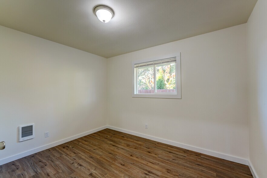 More Photos Of 1049 SE Walnut St, Hillsboro Apartments For Sale