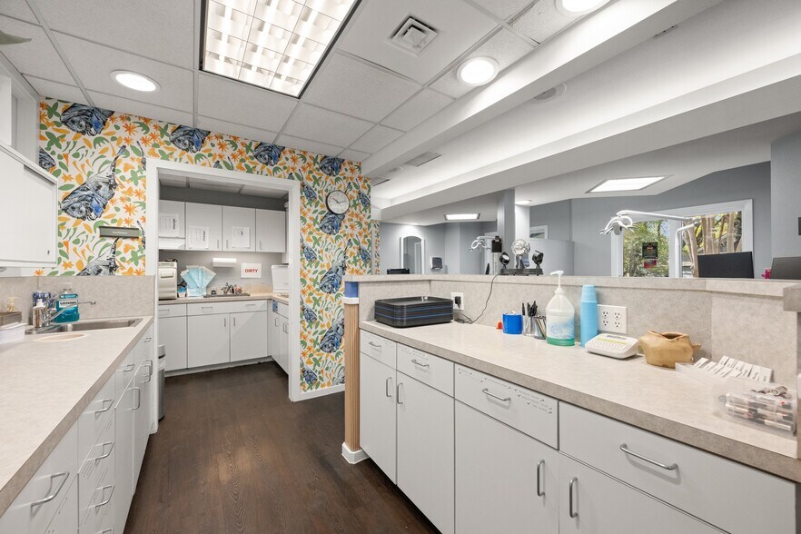 More Photos Of 5718 Balcones Dr, Austin Medical For Sale