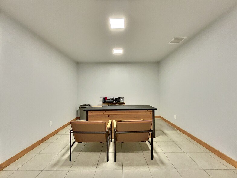 More Photos Of 201 Houston St, George West Warehouse For Lease