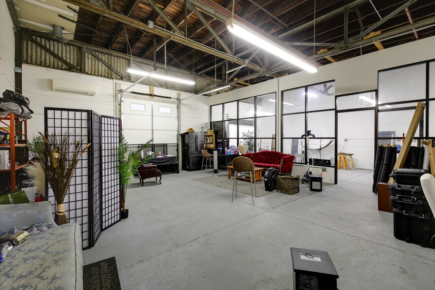 More Photos Of 3310 W Clay St, Richmond Showroom For Lease