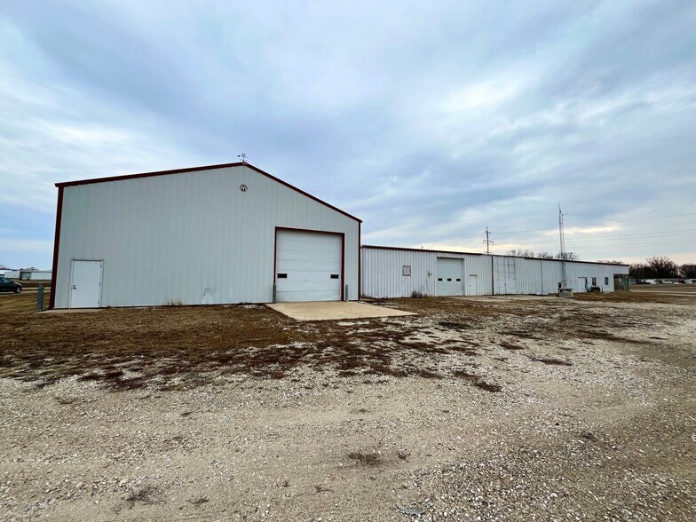 More Photos Of 125 Barlow Rd, Farmington Distribution For Lease
