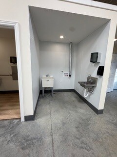 More Photos Of 3137 N Westbury Village Dr, Bloomington Warehouse For Lease