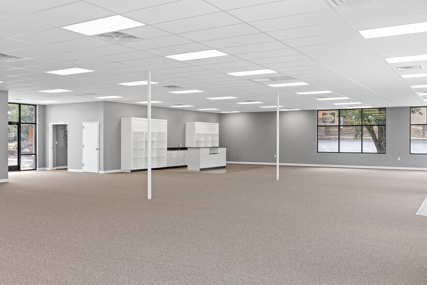 More Photos Of 7308 Shallowford Rd, Chattanooga Storefront Retail Office For Lease