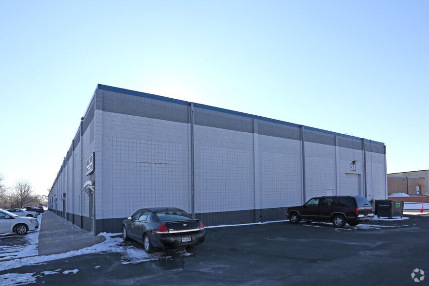 More Photos Of 9208 S James Ave, Bloomington Warehouse For Lease