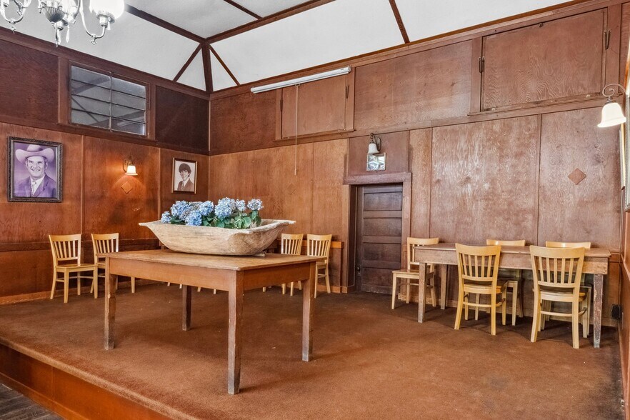 More Photos Of 3731 Main st, Occidental Restaurant For Sale