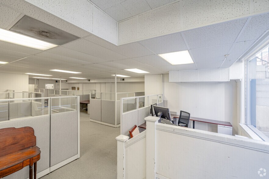 More Photos Of 23 South St, Baltimore Office For Sale