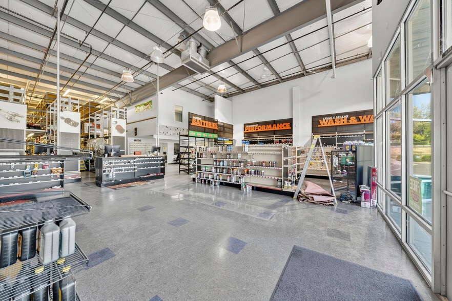 More Photos Of 3755 Crater Lake Hwy, Medford Freestanding For Sale