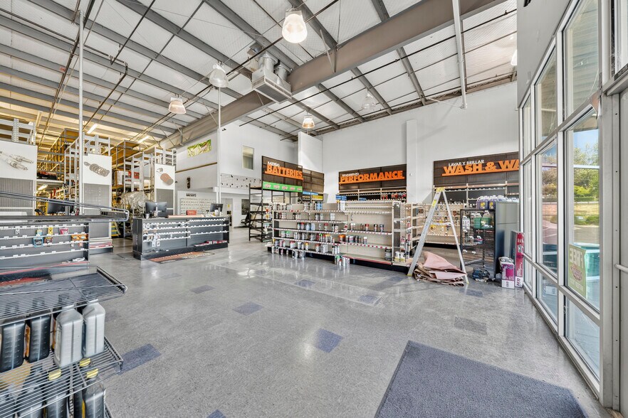 More Photos Of 3755 Crater Lake Hwy, Medford Freestanding For Lease