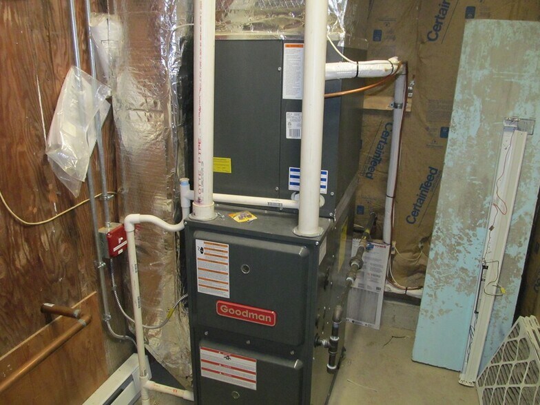 More Photos Of 17-53 John Stark Hwy, Newport Department Store For Lease