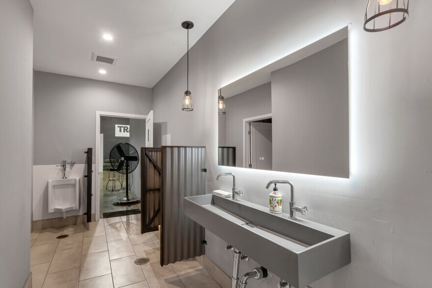 More Photos Of 2637 Saint Louis Ave, Signal Hill Warehouse For Sale