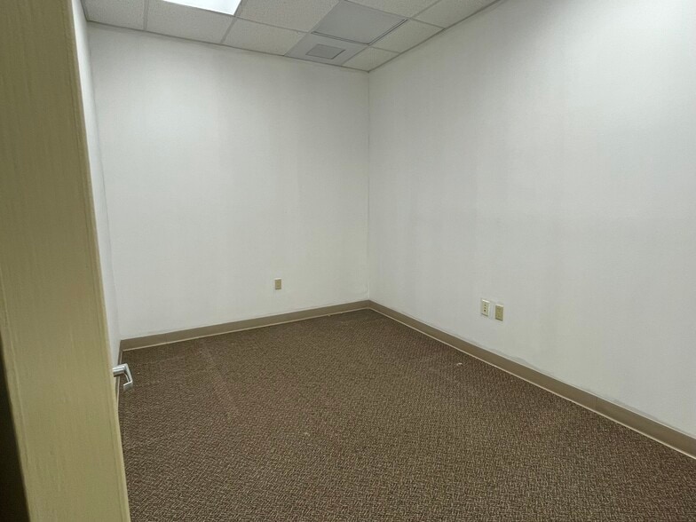 More Photos Of 5501 N University Dr, Coral Springs Office For Sale