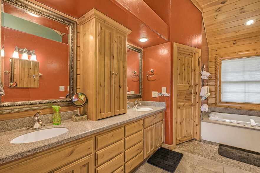 More Photos Of 1665 Whisper Ridge Rd, Ashton Hotel For Sale