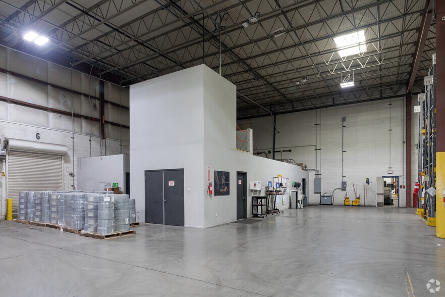More Photos Of 4625 Interstate Way, Kingman Distribution For Lease