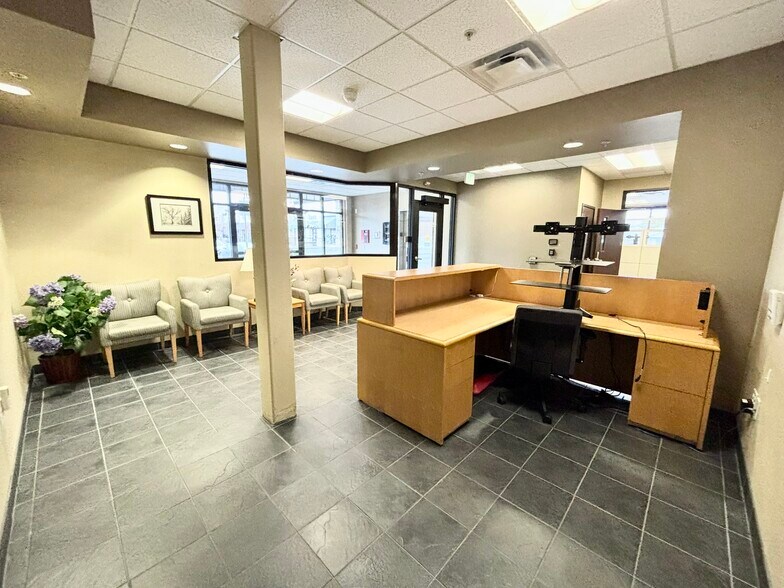 More Photos Of 1301 Poplar Dr, Medford Medical For Lease