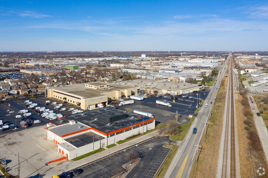 More Photos Of 7410 Lehigh Ave, Niles Manufacturing For Lease