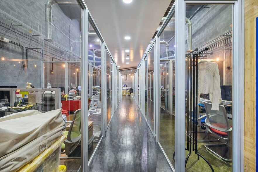 More Photos Of 11251 NW 20th St, Miami Showroom For Lease